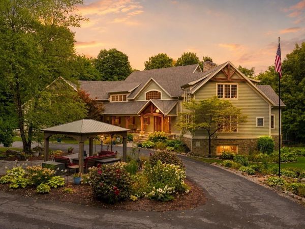 2710 Pleasant Creek Drive, Yorktown, IN 47396