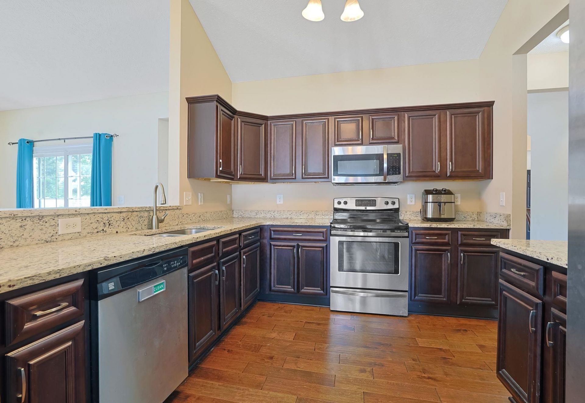 281 Camrose Way Photo 12