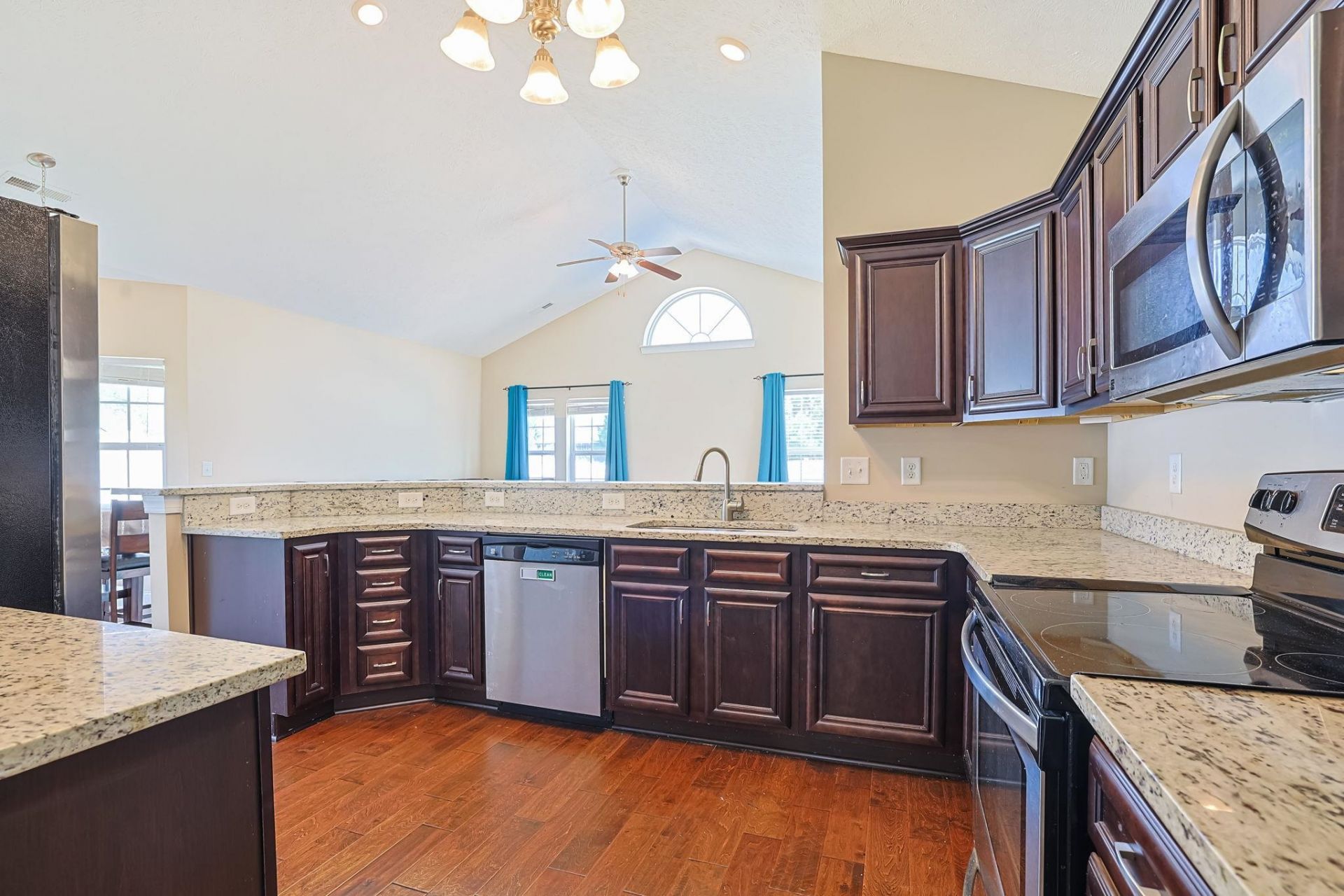 281 Camrose Way Photo 13