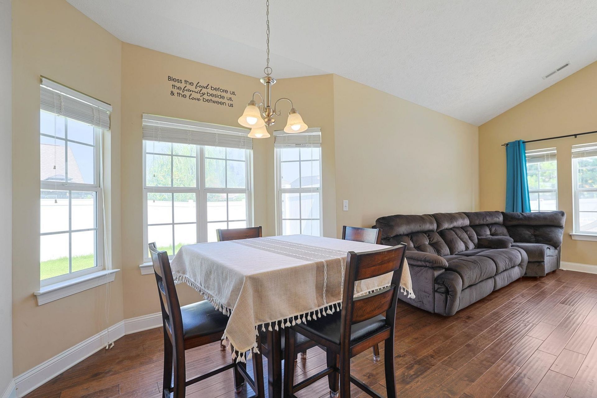281 Camrose Way Photo 15