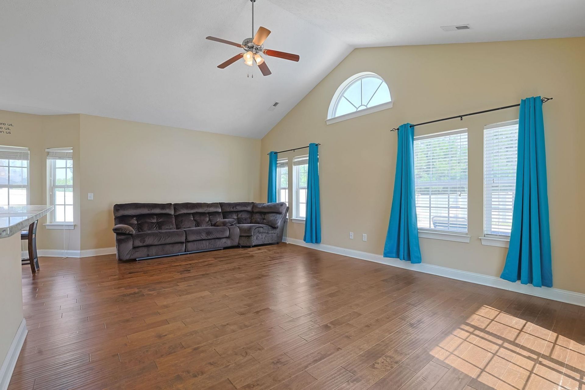 281 Camrose Way Photo 17