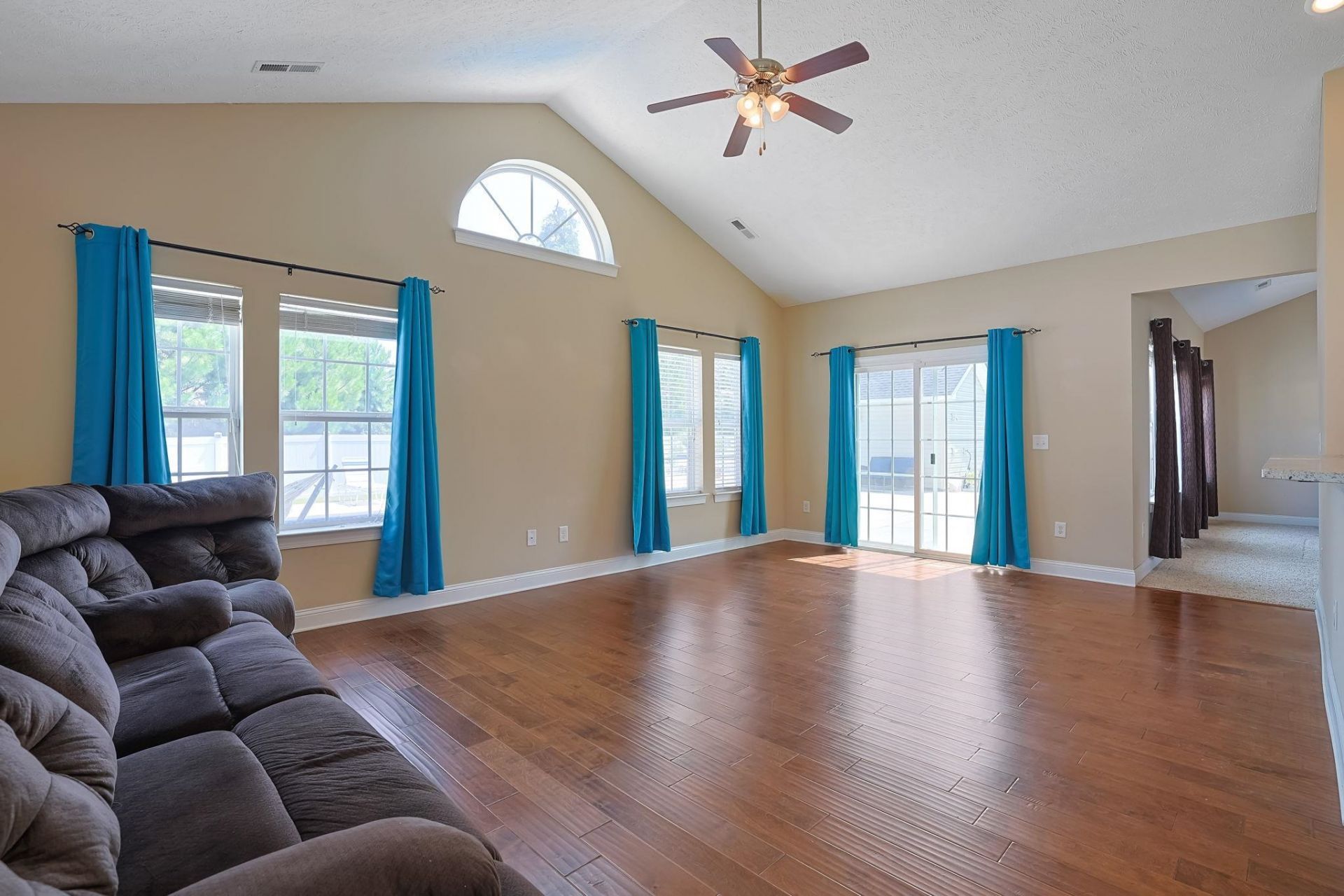 281 Camrose Way Photo 18