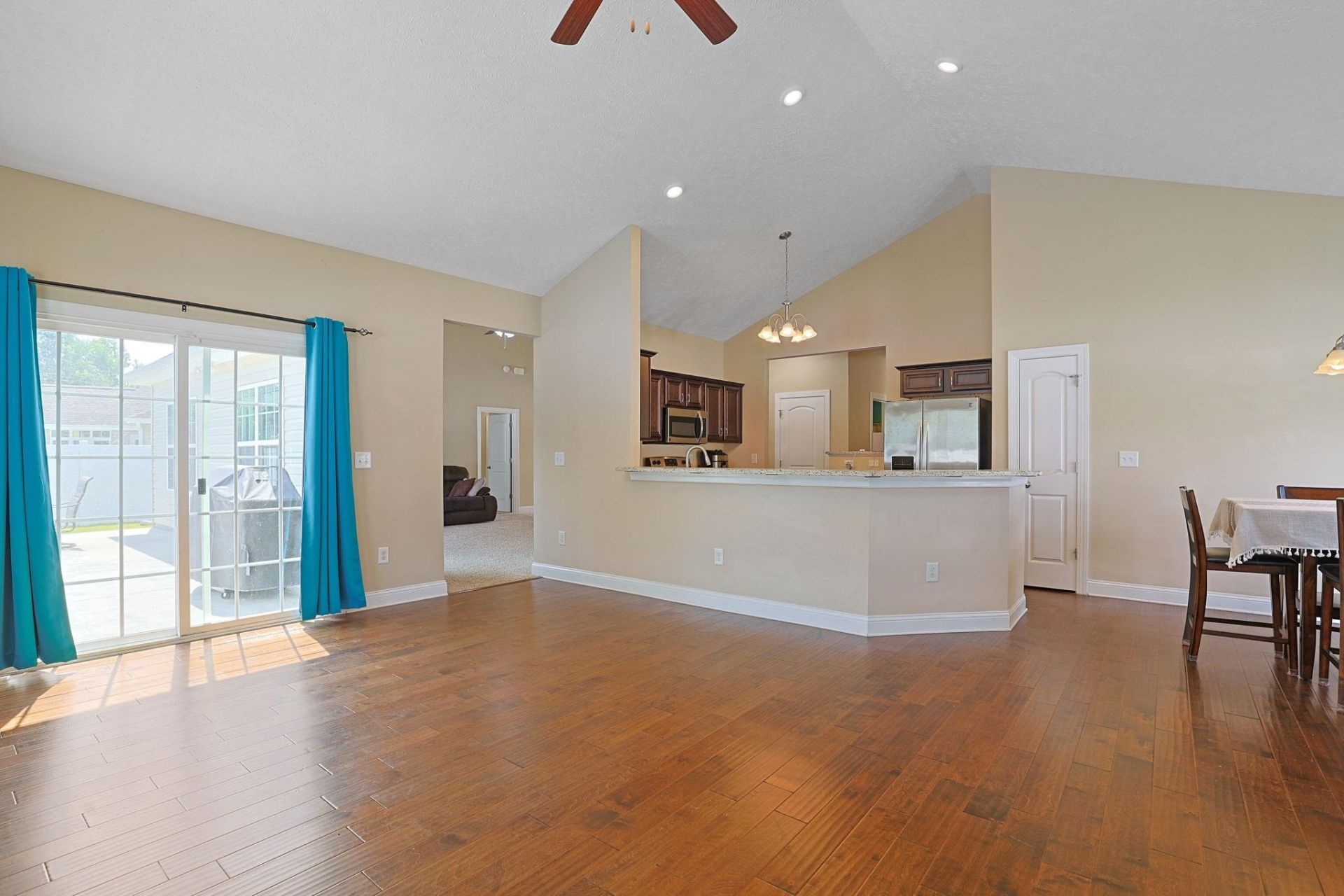 281 Camrose Way Photo 19
