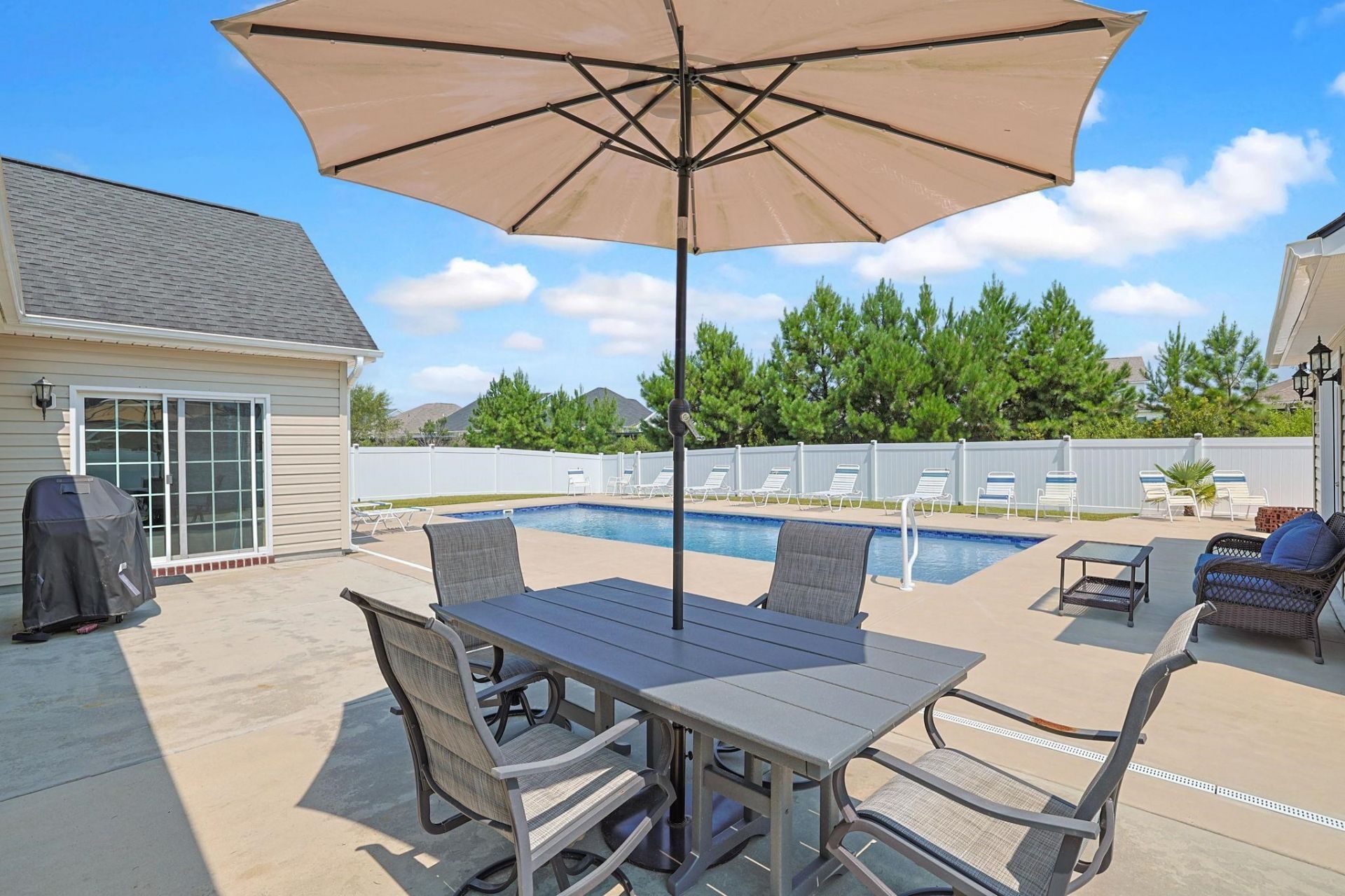 281 Camrose Way Photo 2