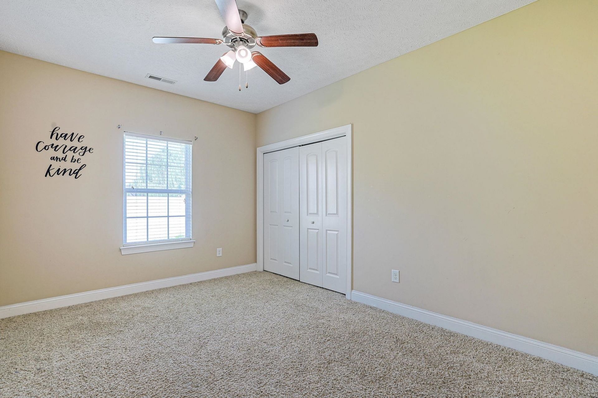281 Camrose Way Photo 27