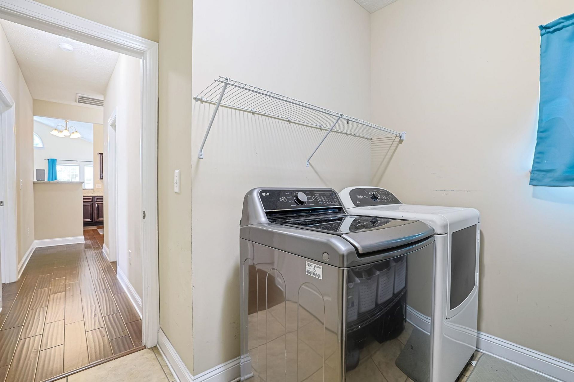 281 Camrose Way Photo 32