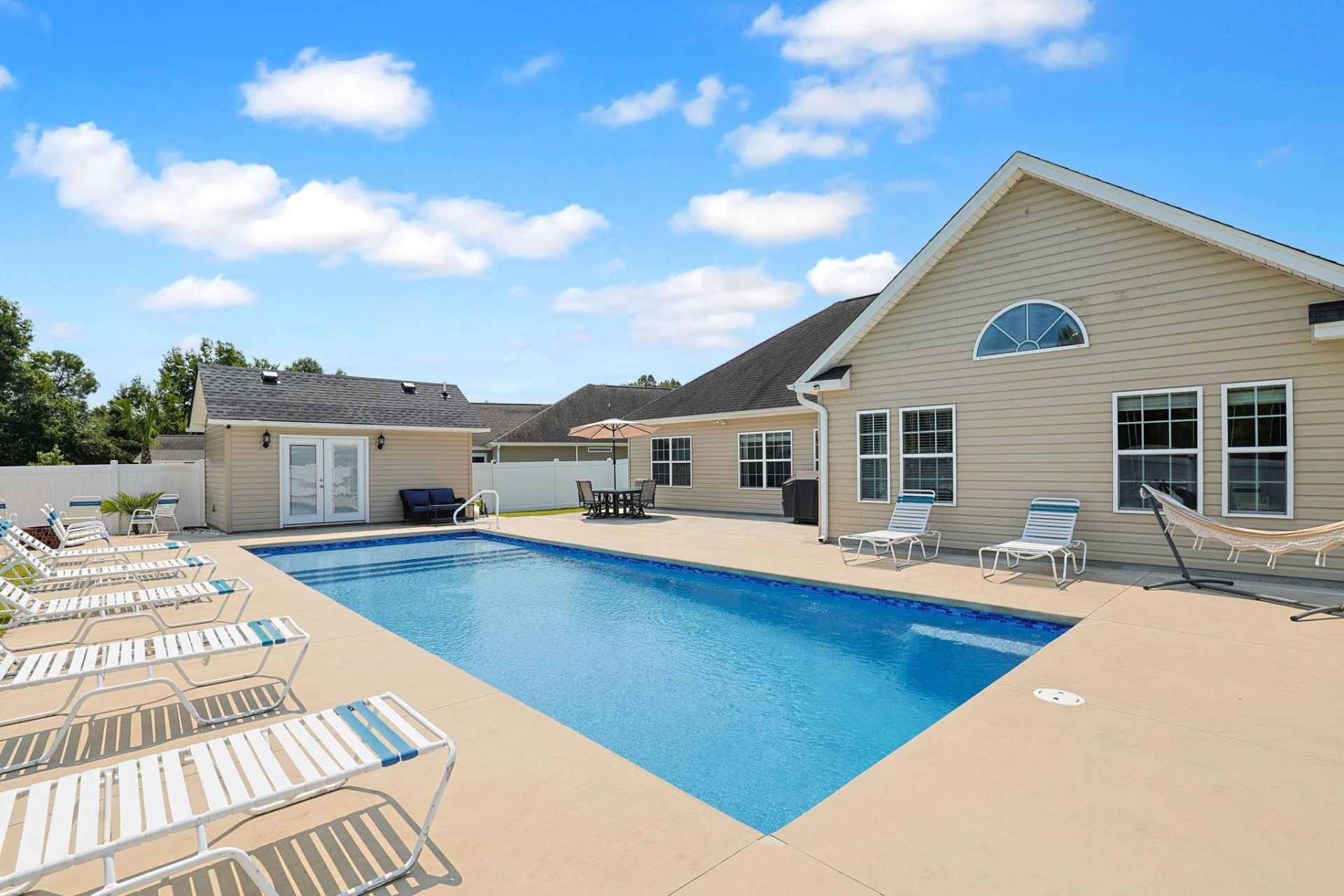 281 Camrose Way Photo 33