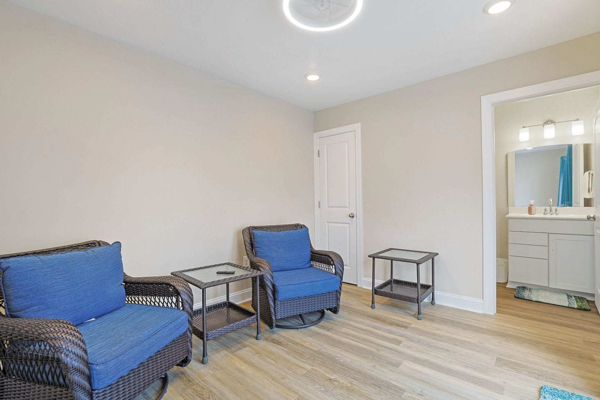 281 Camrose Way Photo 37