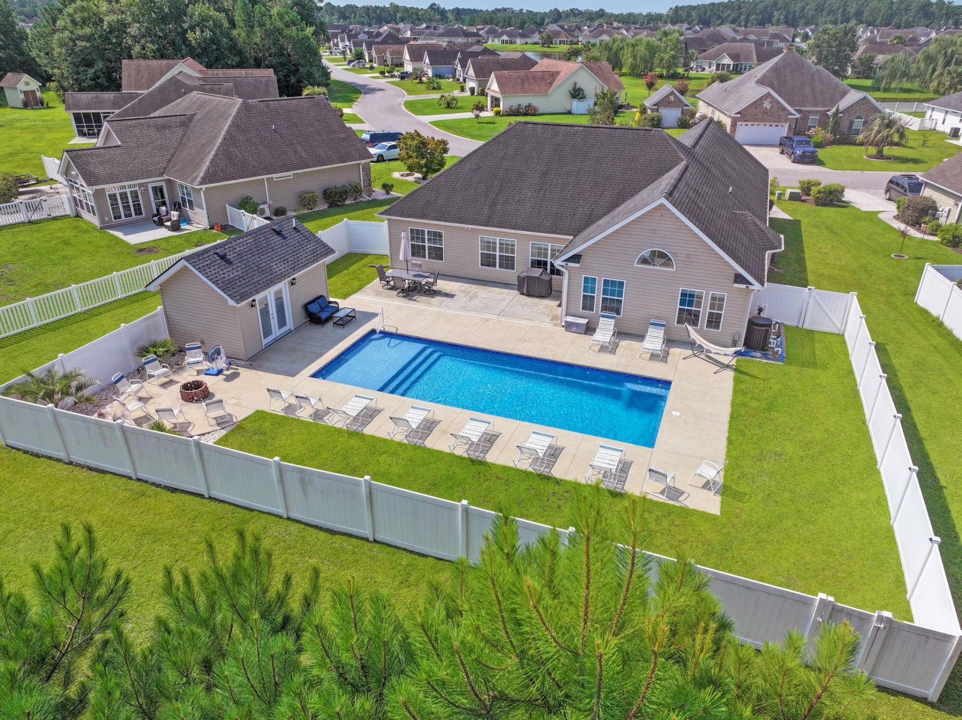 281 Camrose Way Photo 4