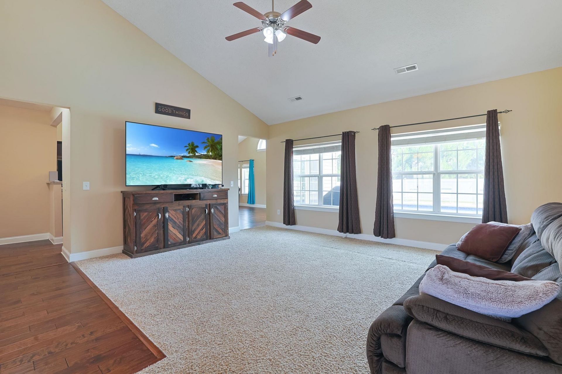 281 Camrose Way Photo 6