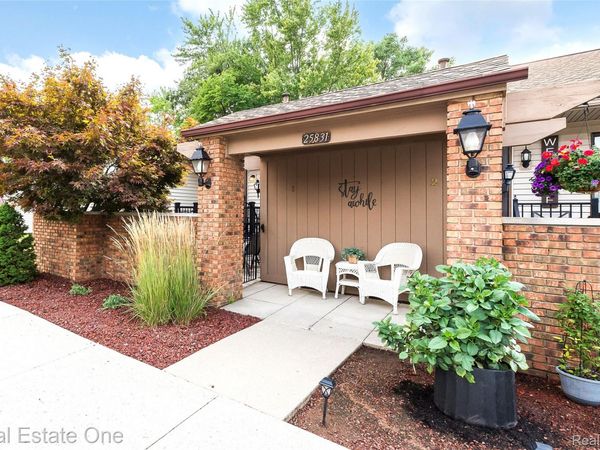 25831 Lexington Drive , Unit 1, South Lyon, Mi 48178