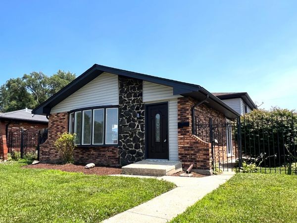 513 Superior Avenue , Calumet City, IL 60409