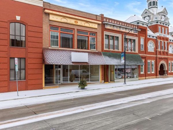111 W NORTH WATER STREET, New London, WI 54961