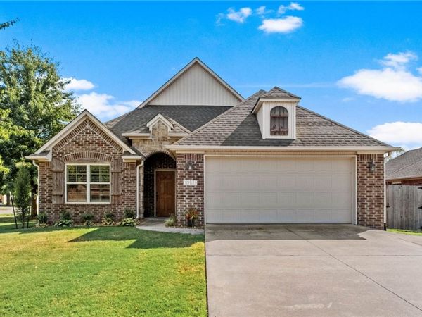3905 W Providence Drive , Fayetteville, AR 72704