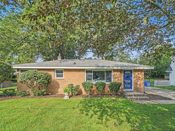 527 Fairfield Avenue NW, Grand Rapids, MI 49504