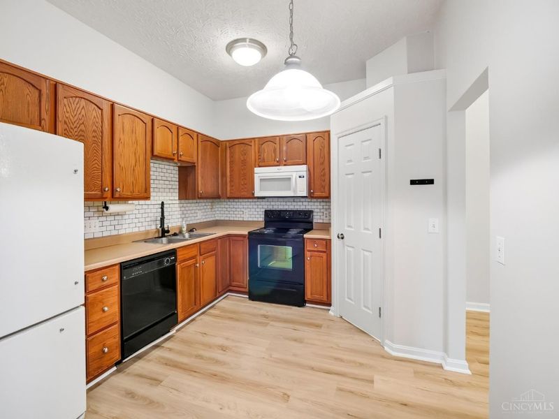 954 crossing pointe, Springfield Township, OH 45231 Photo 11