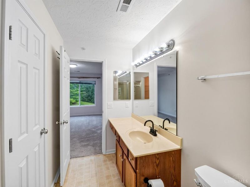 954 crossing pointe, Springfield Township, OH 45231 Photo 26