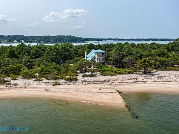 1098 Tranquility Road , Reedville, VA 22539