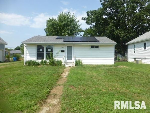 713 W England Street, Taylorville, IL 62568