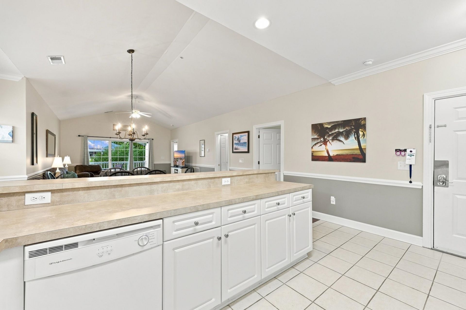 4872 Dahila Ct. Photo 9