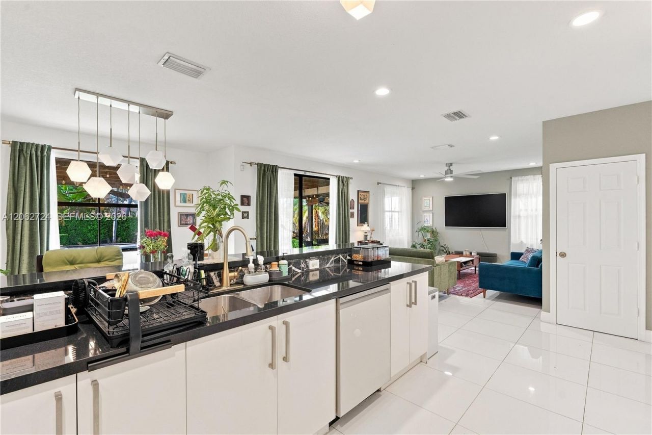 Please Call For Address, Miami, FL 33172 Photo