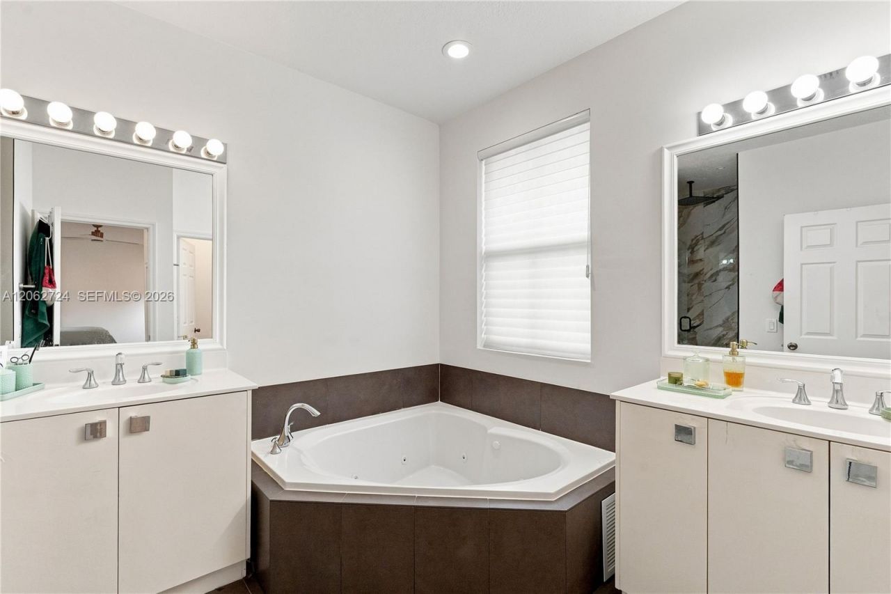 Please Call For Address, Miami, FL 33172 Photo
