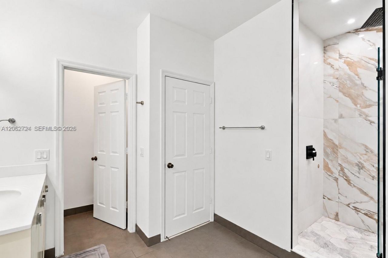 Please Call For Address, Miami, FL 33172 Photo