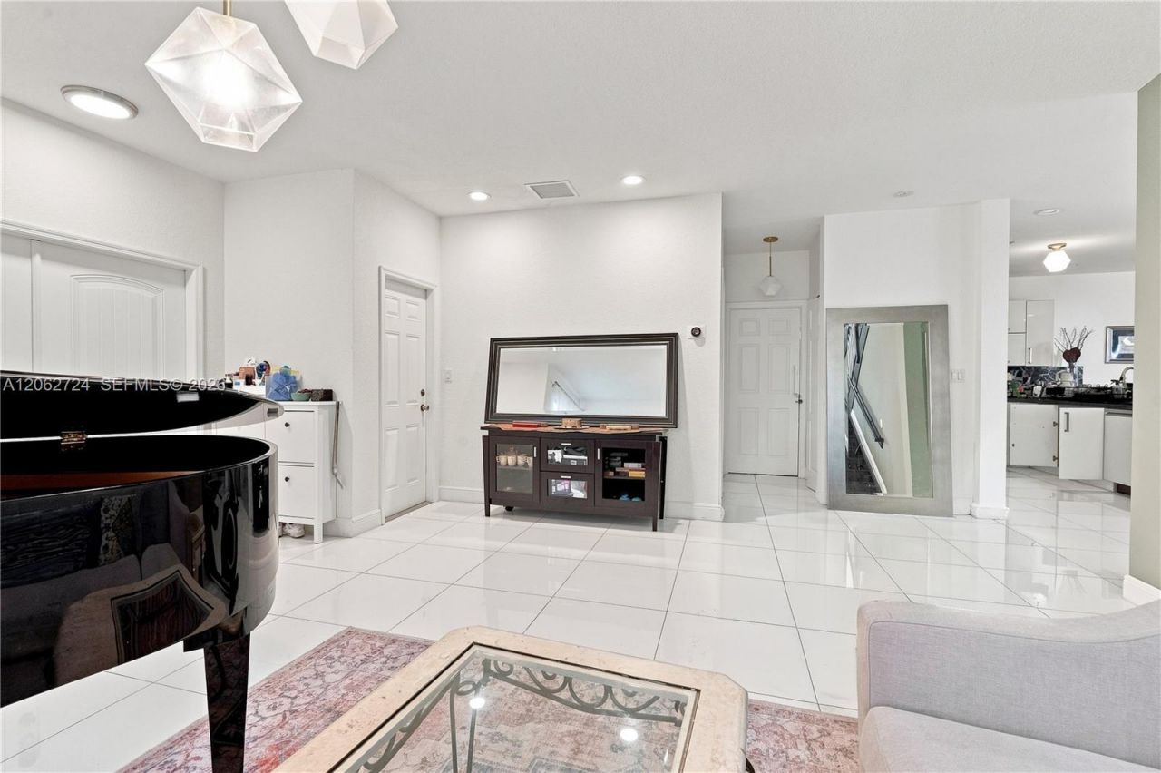 Please Call For Address, Miami, FL 33172 Photo