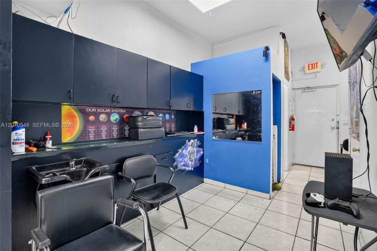 Excellent Opportunity Barbershop For Sale In The H, Hialeah, FL 33012 Photo