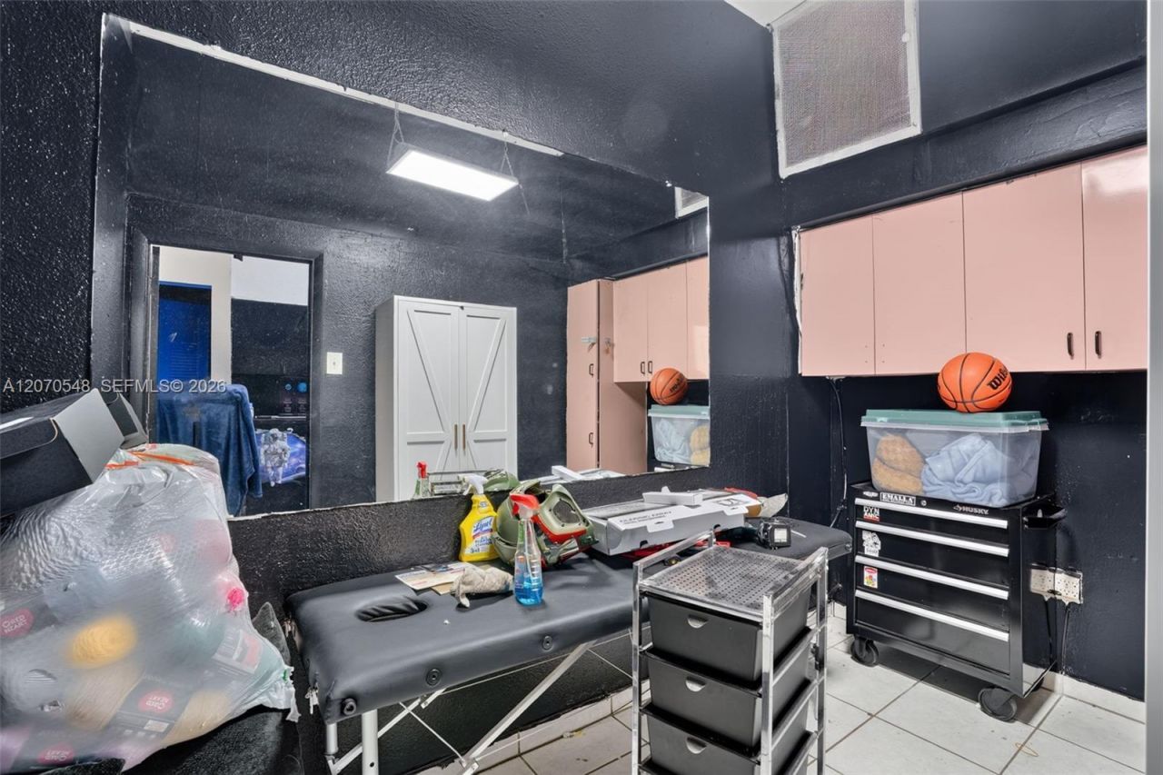 Excellent Opportunity Barbershop For Sale In The H, Hialeah, FL 33012 Photo