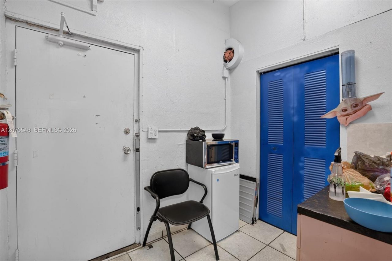 Excellent Opportunity Barbershop For Sale In The H, Hialeah, FL 33012 Photo