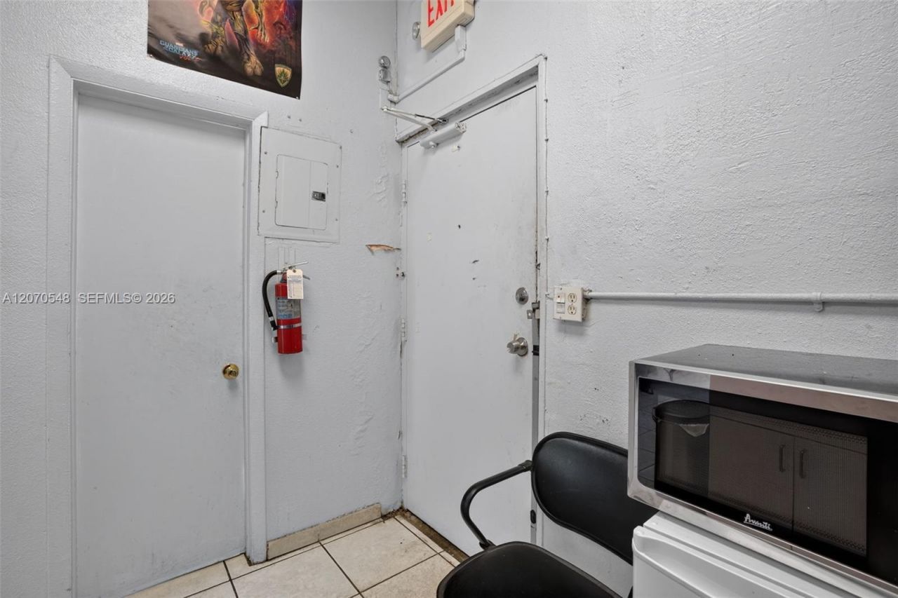 Excellent Opportunity Barbershop For Sale In The H, Hialeah, FL 33012 Photo