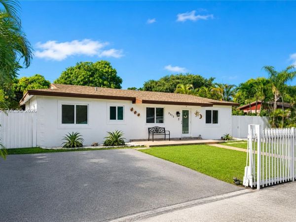 3312 NW 182nd St , Miami Gardens, FL 33056