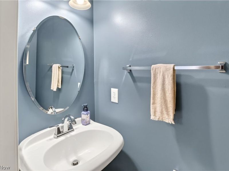 1910 Northgate Circle, Akron, OH 44320 Photo 17