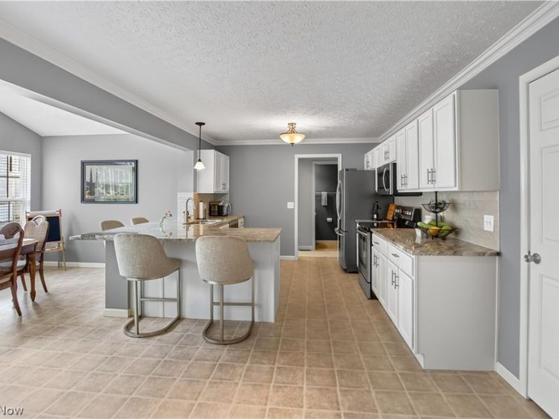 1910 Northgate Circle, Akron, OH 44320 Photo 7