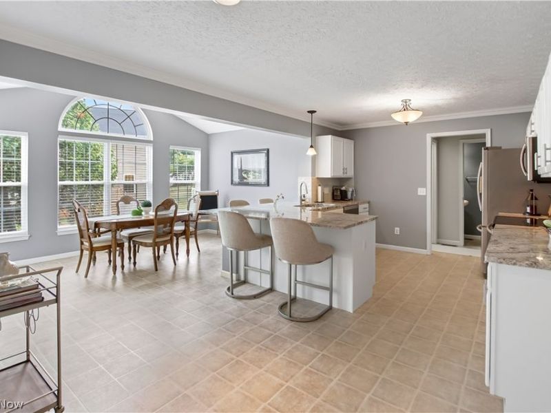 1910 Northgate Circle, Akron, OH 44320 Photo 8