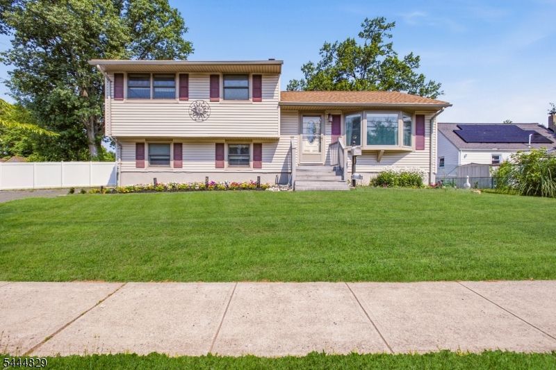 1852 W 5th St, Piscataway, NJ 08854 Main Photo