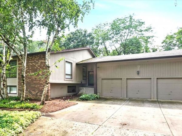 6638 Timbertrails Road, Lisle, IL 60532
