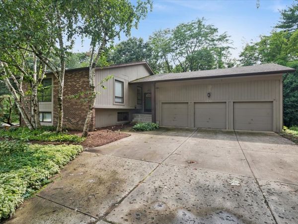 6638 Timbertrails Road, Lisle, IL 60532