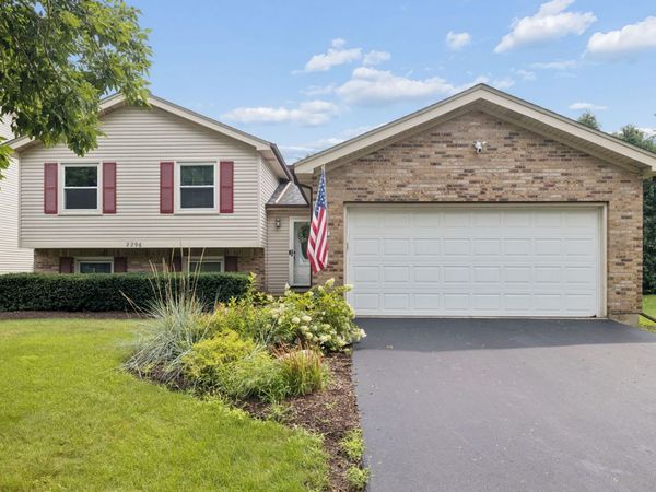 2296 Briarhill Drive, Naperville, IL 60565