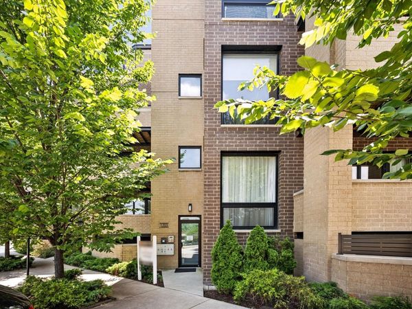 1203 W Superior Street , Unit 1B, Chicago, IL 60642