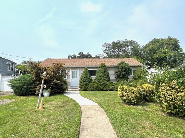 1656 N Thompson Drive , Bay Shore, NY 11706