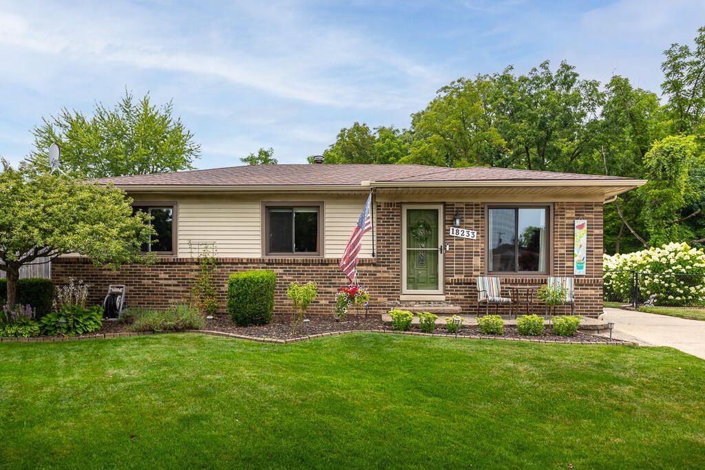 18233 Matthew Drive, Clinton Township, MI 48035 Main Photo