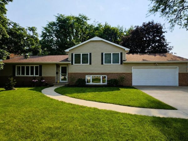 257 Crestview Avenue, Waterloo, IA 50701
