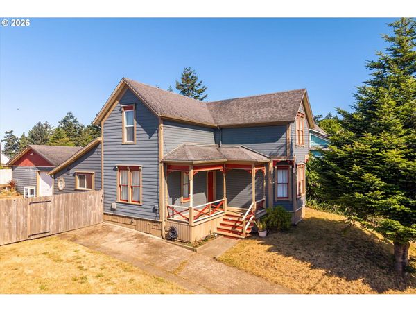 1576 UNION AVE, North Bend, OR 97459