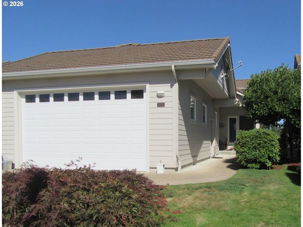 70 MAGNOLIA DR, Creswell, OR 97426