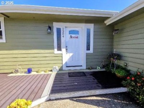 1304 OCEAN CT, Coos Bay, OR 97420