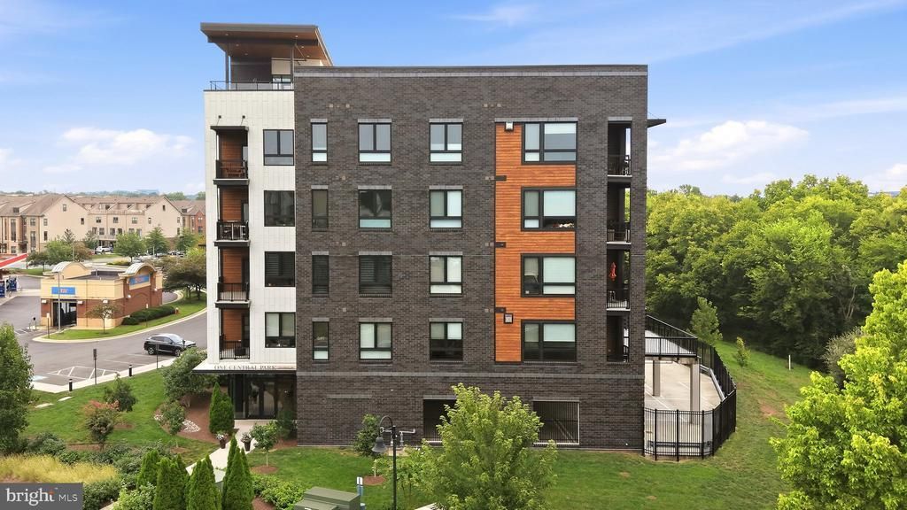 44691 Wellfleet Drive, Unit 202, Ashburn, VA 20147 Main Photo