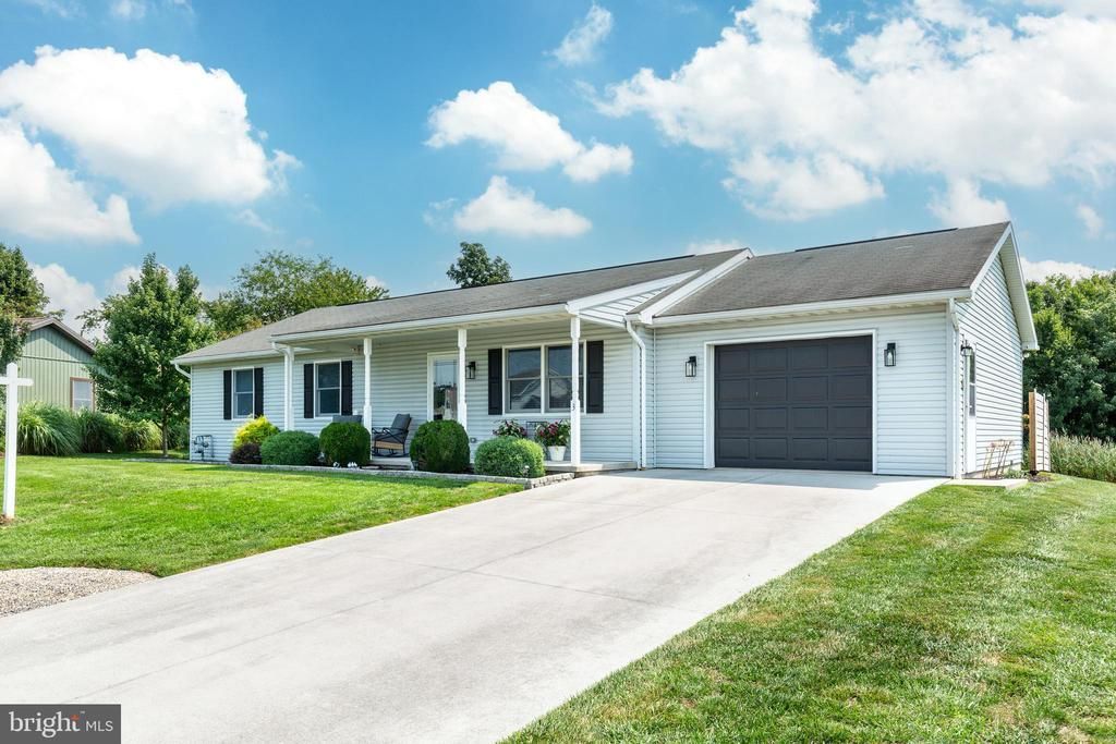 3 CHINKAPIN DRIVE , NEW OXFORD, PA 17350