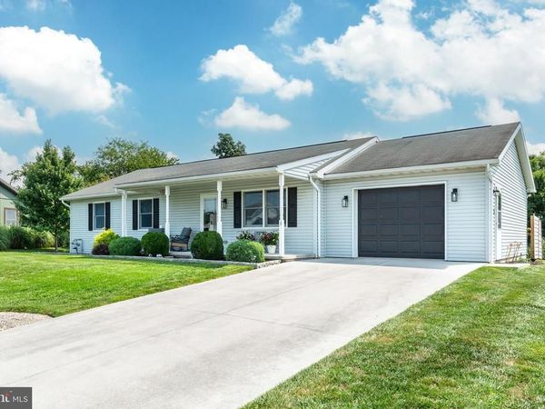3 CHINKAPIN DRIVE, NEW OXFORD, PA 17350